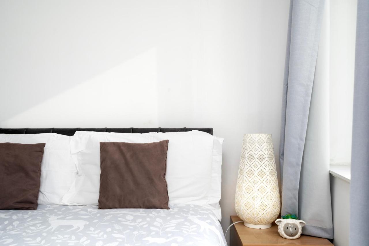 Cosy Flat Right Opp Tube Station Leilighet London Eksteriør bilde